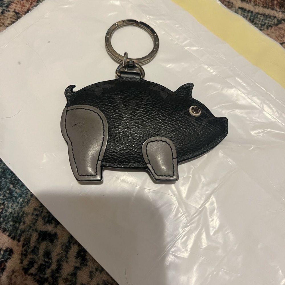 Louis Vuitton Black Monogram Pig Keyring with Gray Accents - Picture 2 of 5
